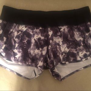 Lulu Run Times Shorts, Size 10, Black/White Floral